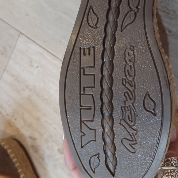 Stunning Mexico Lindo Floral Espadrilles - Picture 8 of 13